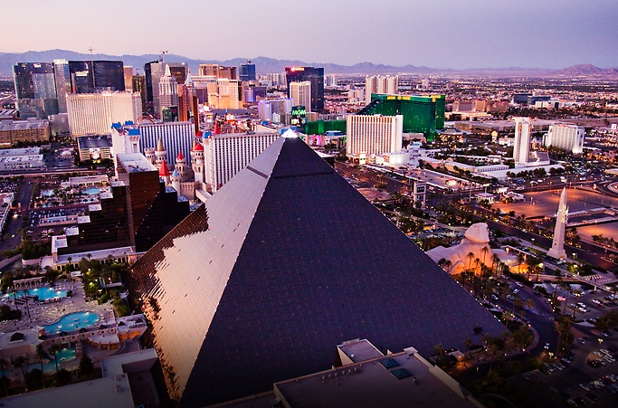 luxor hotel and casino logo